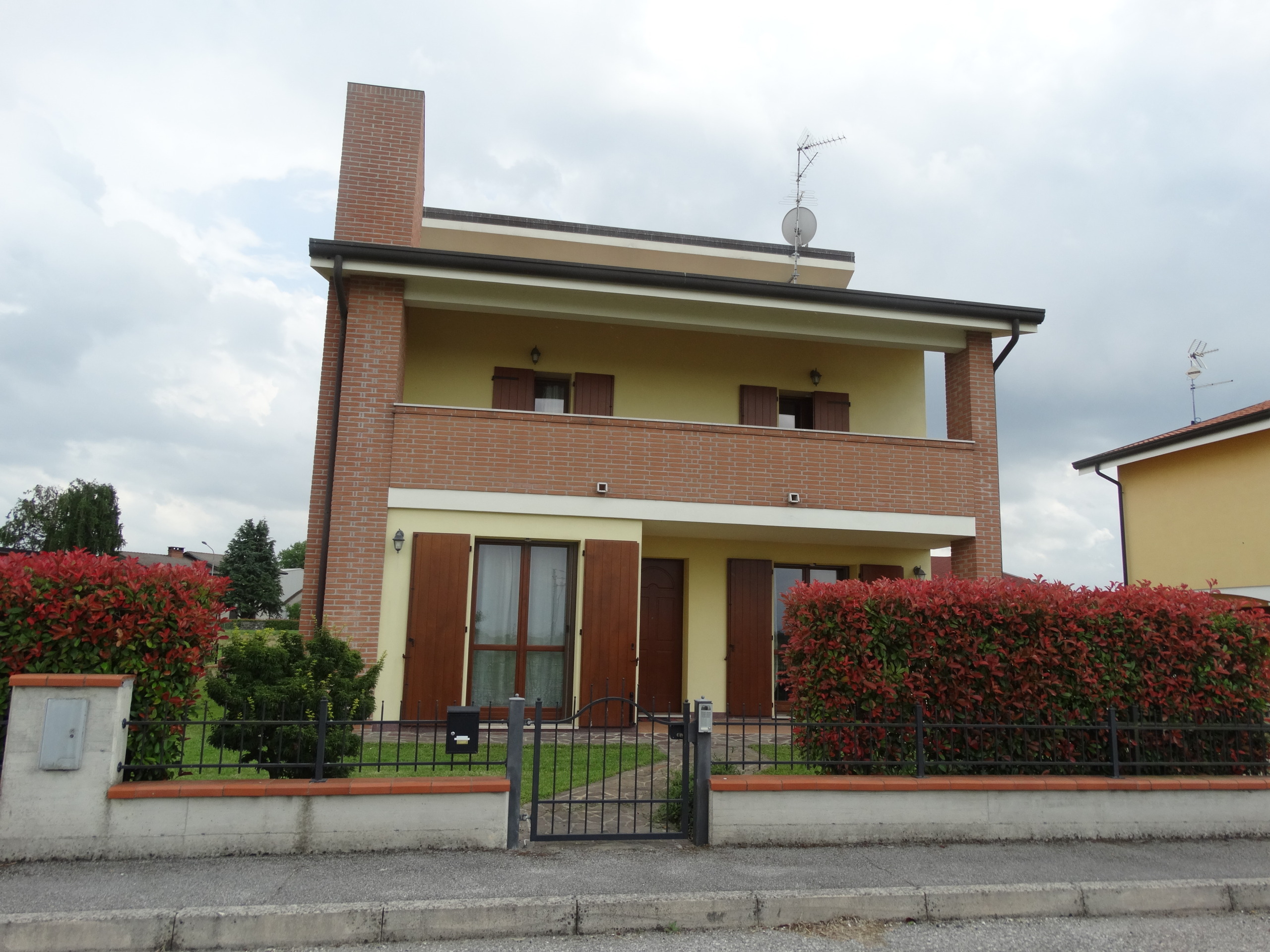 Casa indipendente con giardino in via della repubblica 255, Guarda Veneta