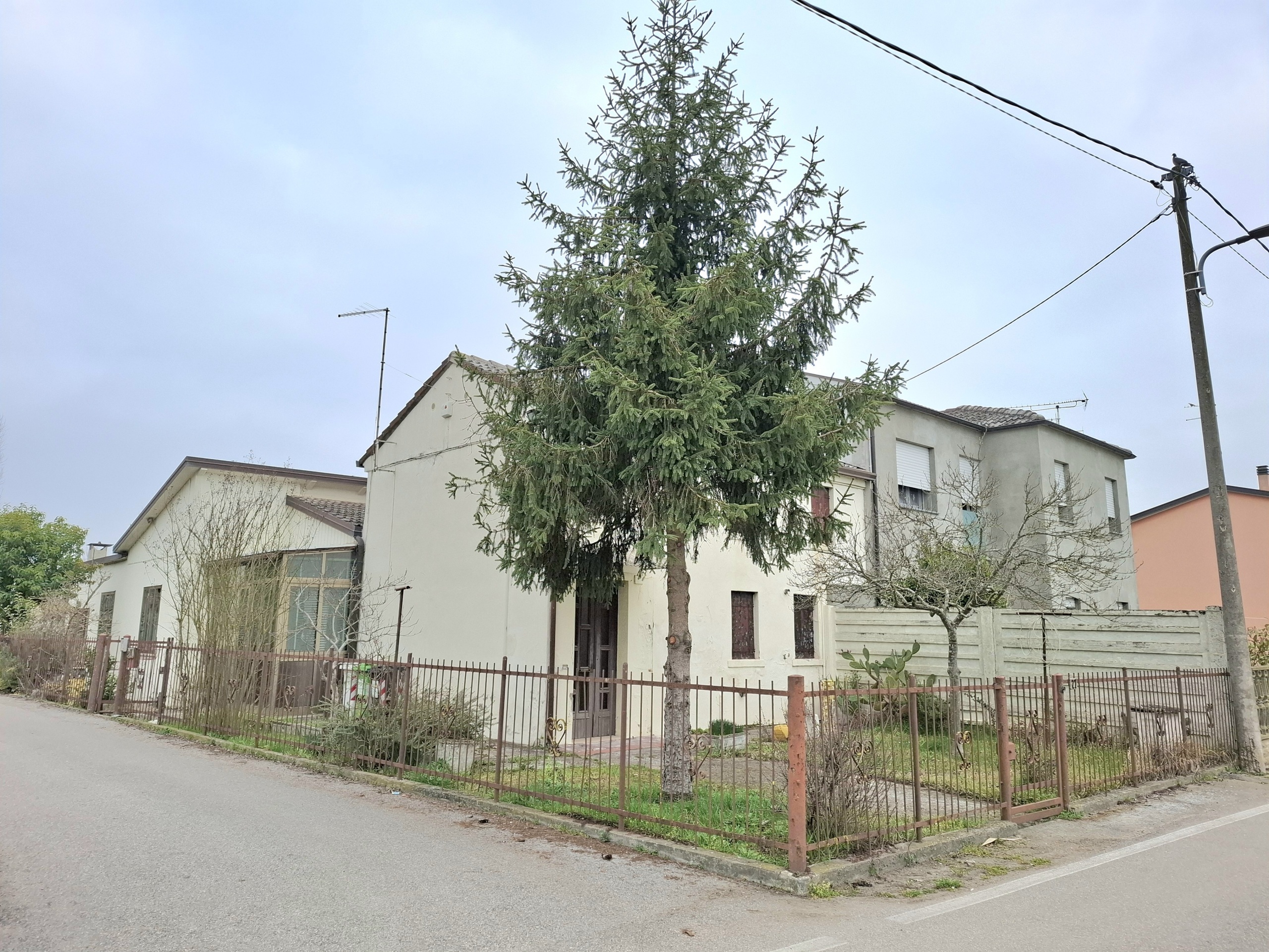 Casa indipendente con giardino in via c� matte 27, Rovigo
