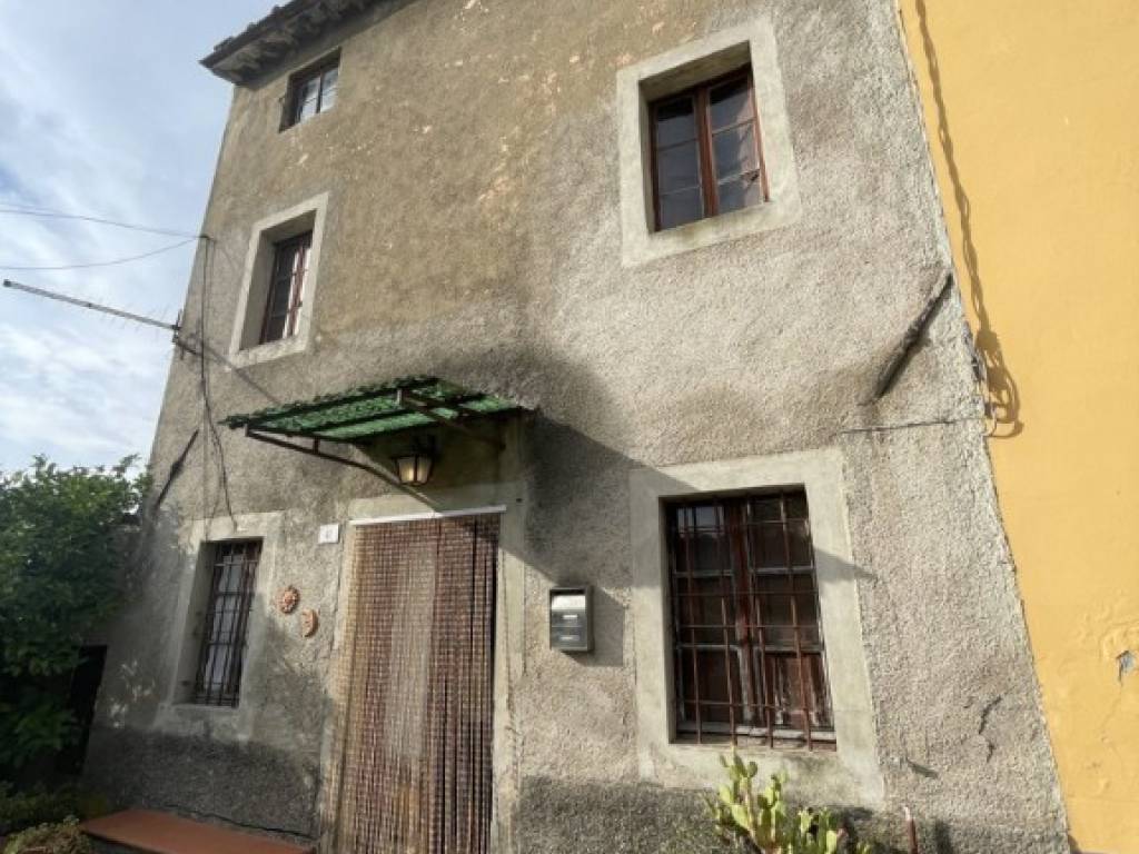 Casa indipendente con giardino a Porcari