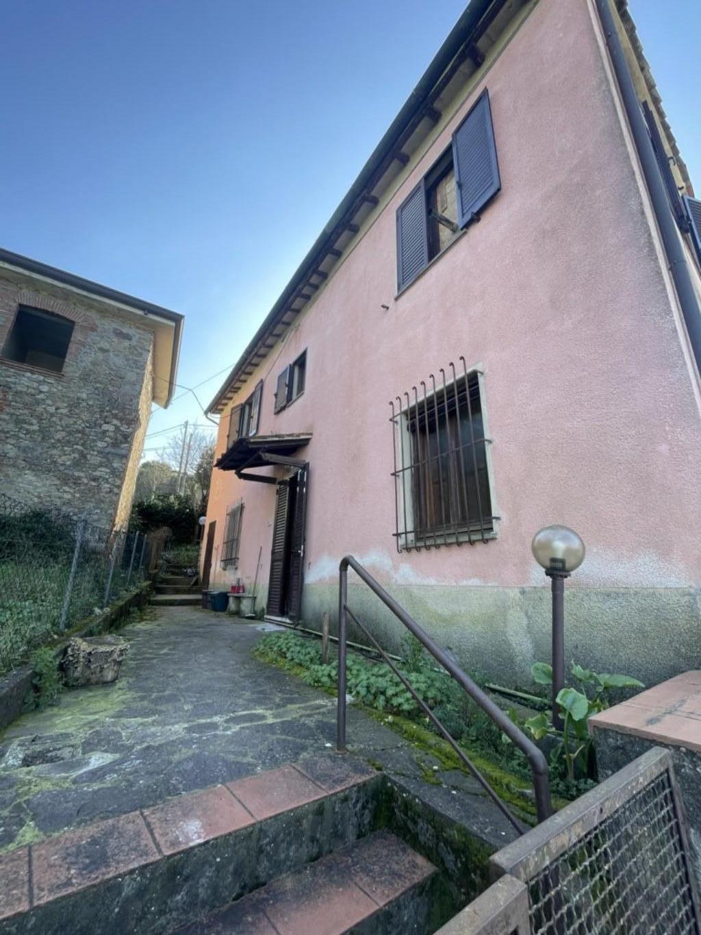 Casa indipendente con giardino, Lucca montuolo