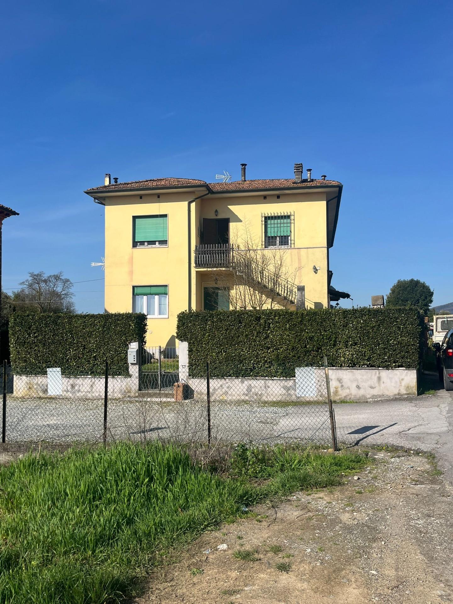 Villa Bifamiliare con giardino, Capannori marlia