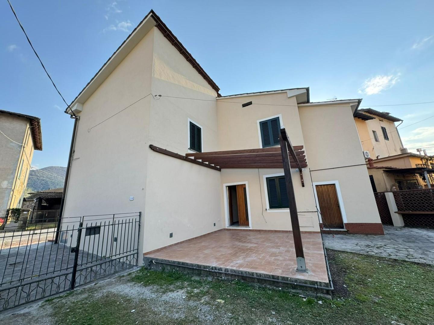 Casa indipendente con giardino, Lucca montuolo