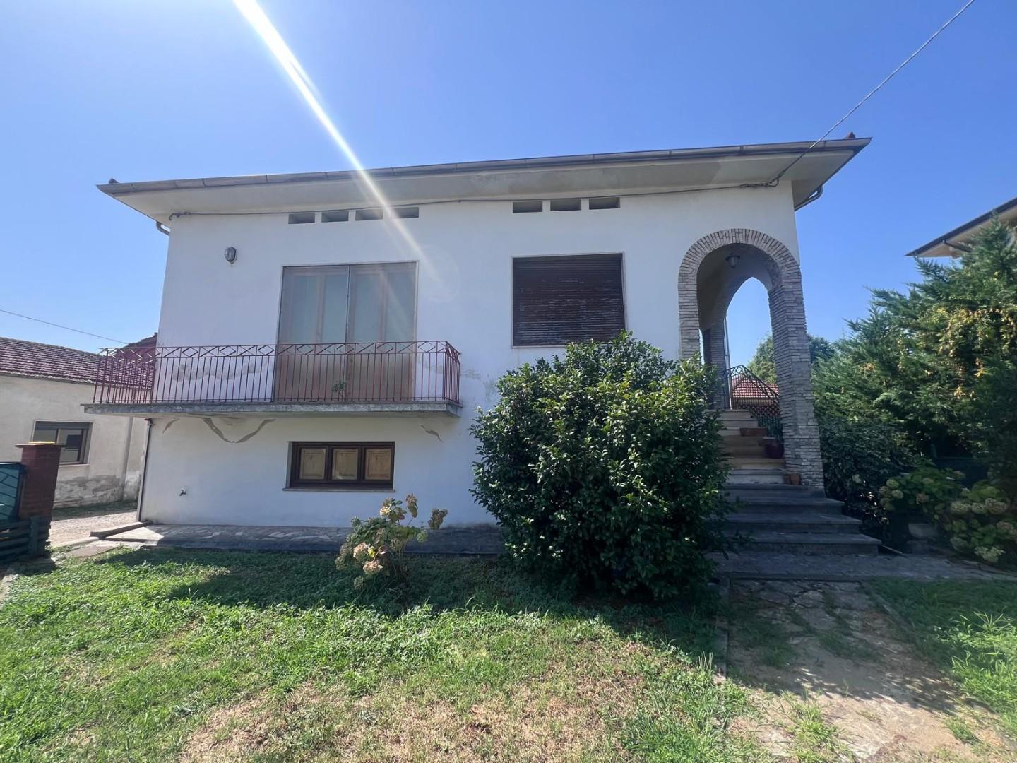 Appartamento con giardino, Capannori marlia