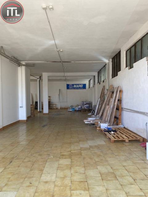 Locale commerciale in affitto a Roma