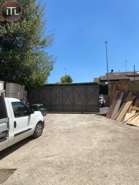 Locale commerciale in affitto a Roma