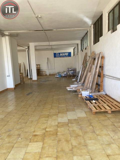 Locale commerciale in affitto a Roma