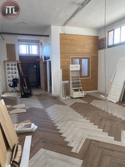 Locale commerciale in affitto a Roma