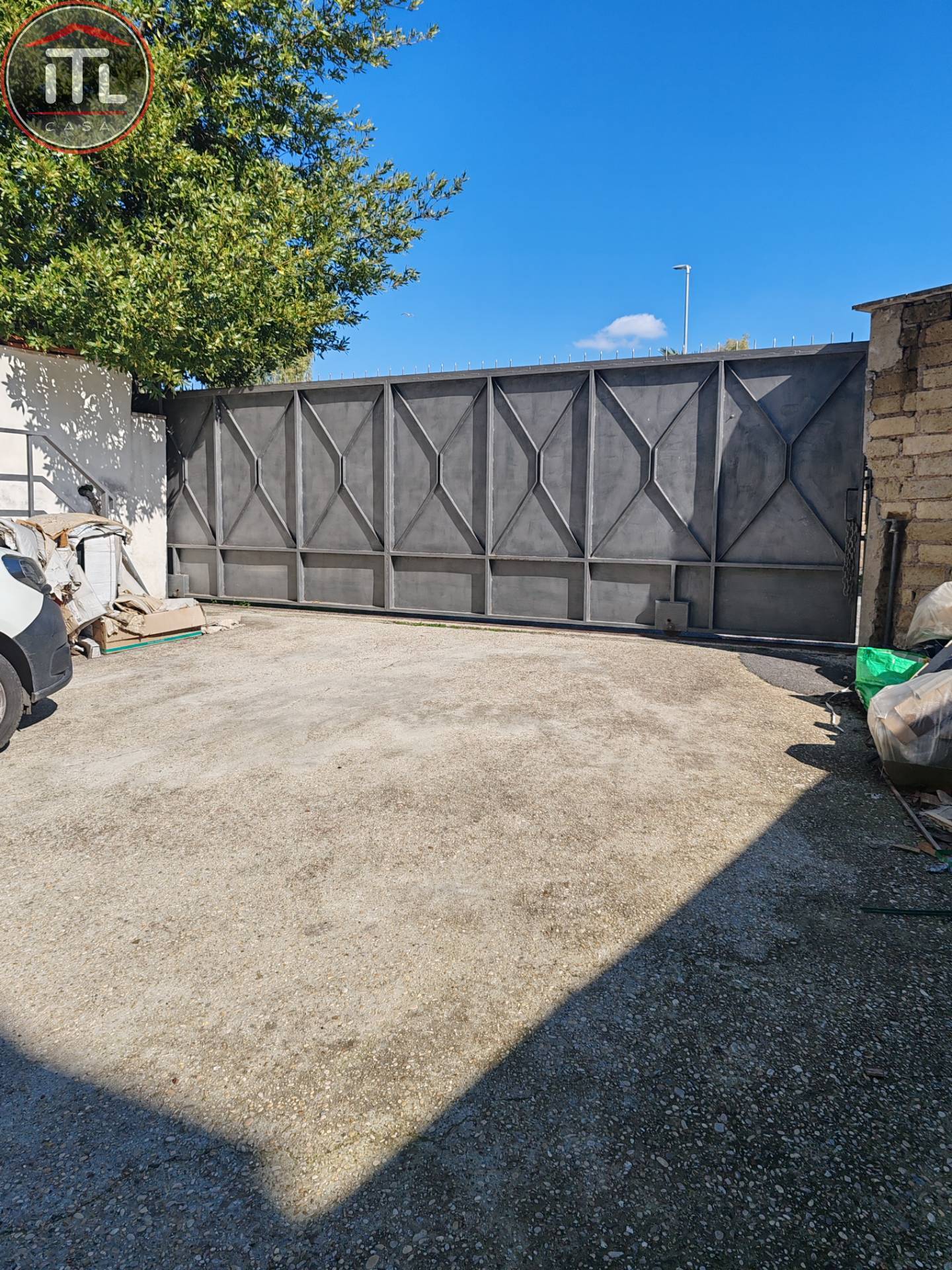 Locale commerciale in affitto a Roma