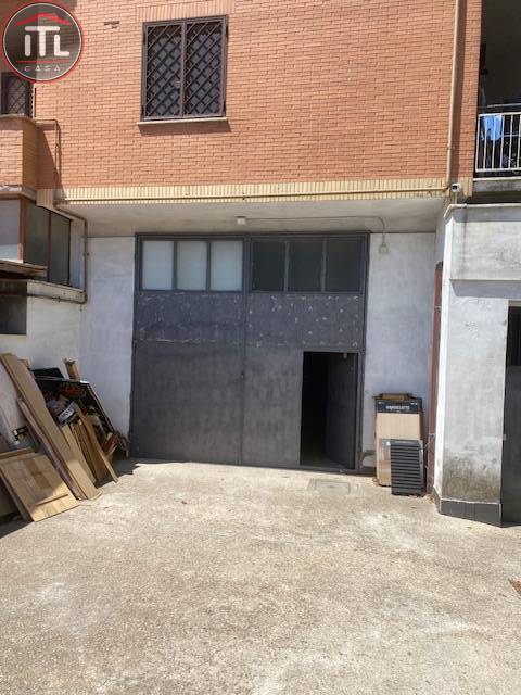 Locale commerciale in affitto a Roma