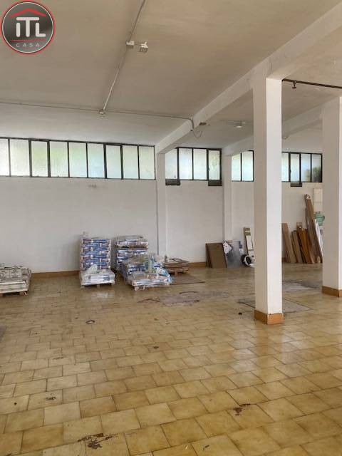 Locale commerciale in affitto a Roma