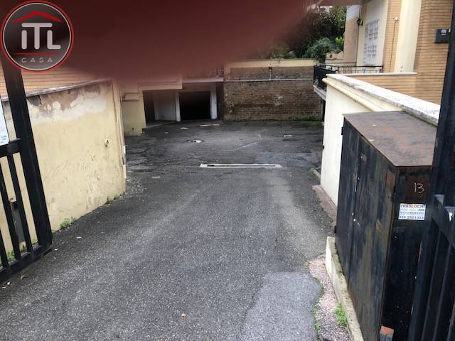 Locale commerciale in vendita a Roma, Pineta Sacchetti