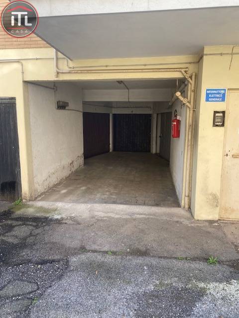 Locale commerciale in vendita a Roma, Pineta Sacchetti