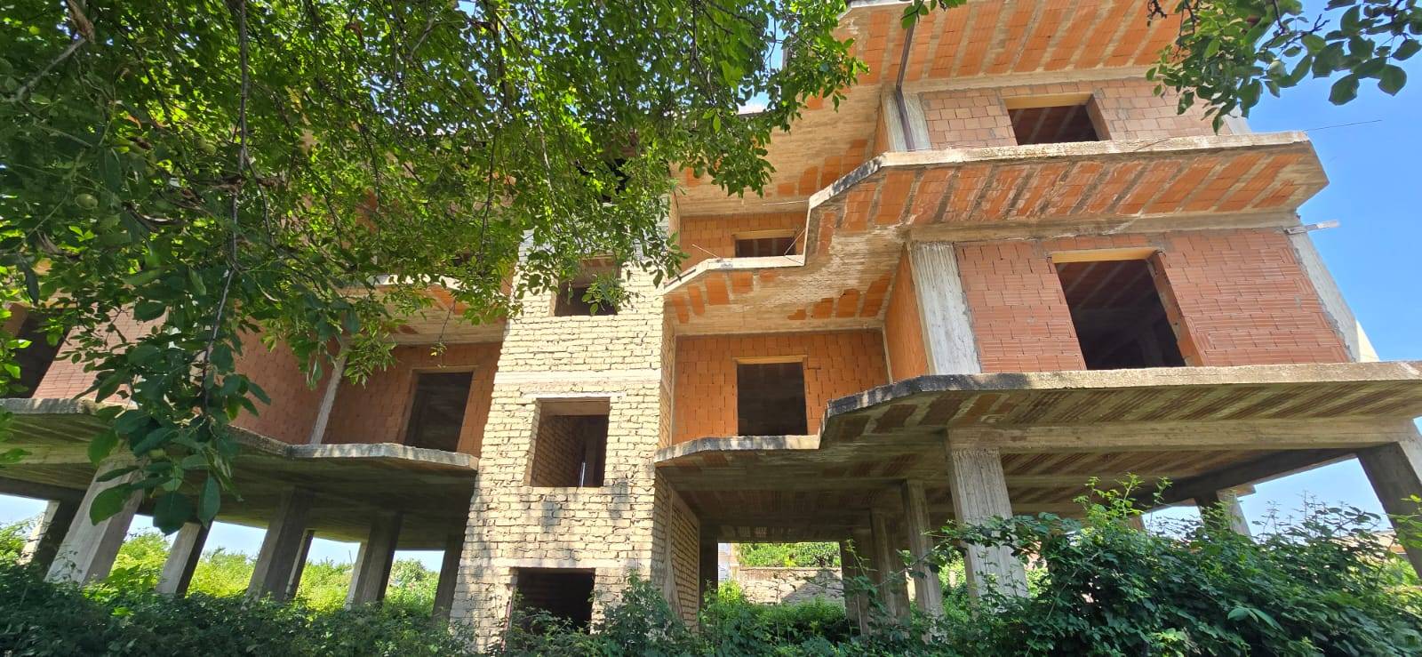 Palazzo in vendita a Giugliano in Campania
