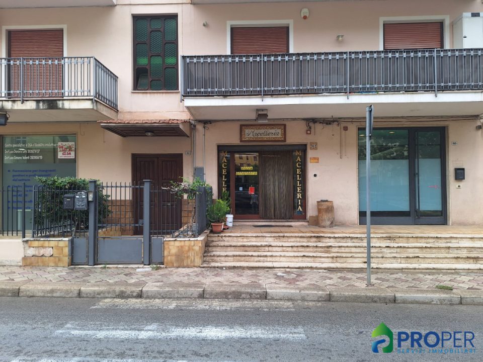 Locale commerciale in vendita a Capaci