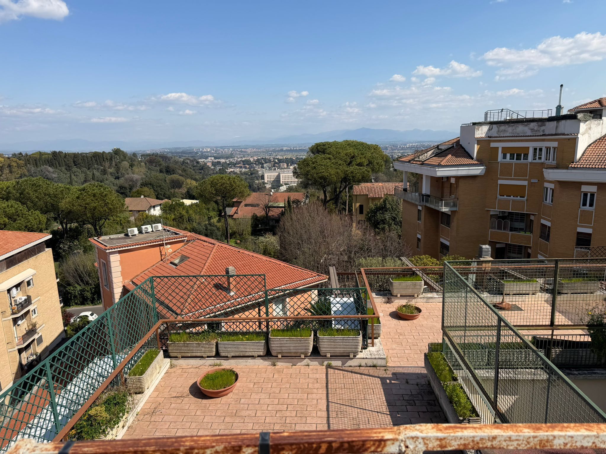 Attico da ristrutturare in via dei gandolfi, Roma