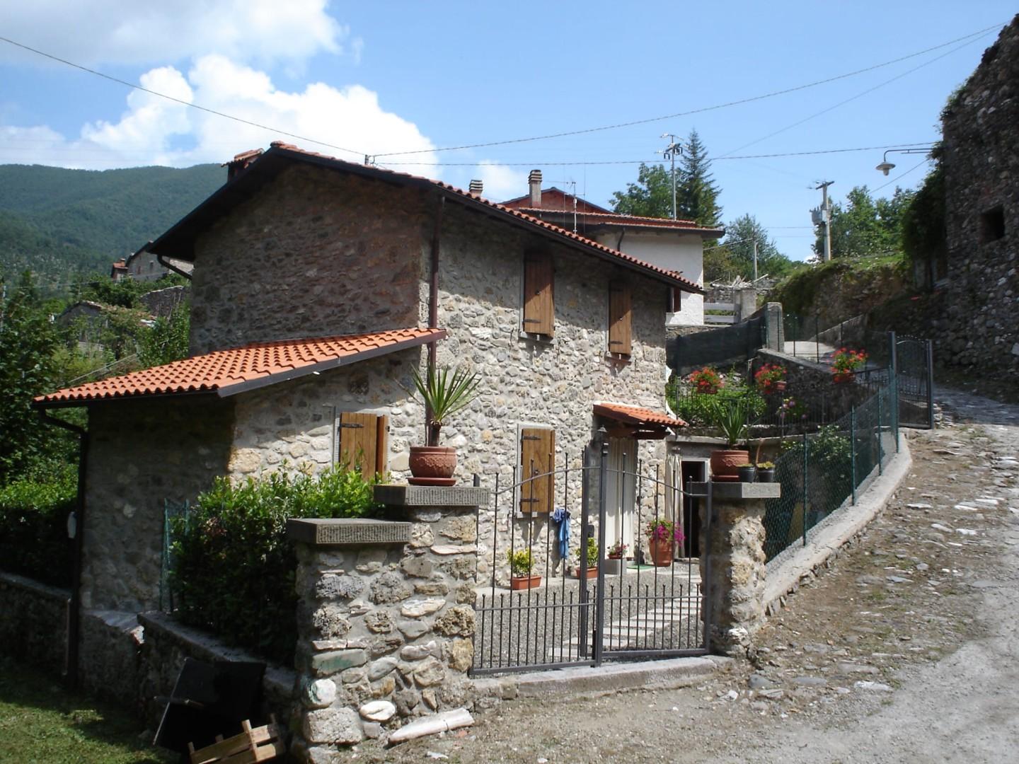 Casa indipendente in vendita a Vagli Sotto