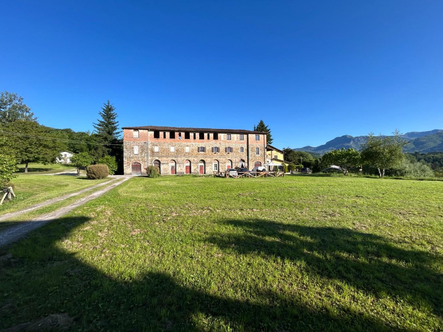 Rustico con giardino, Castelnuovo di Garfagnana antisciana