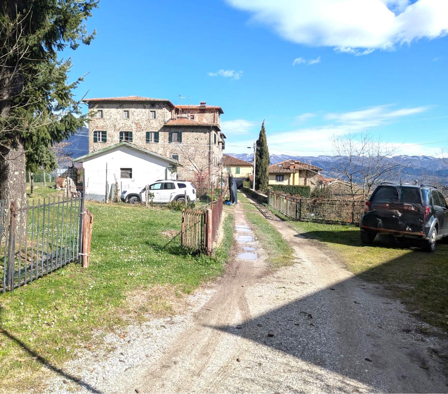 Appartamento in vendita a Camporgiano