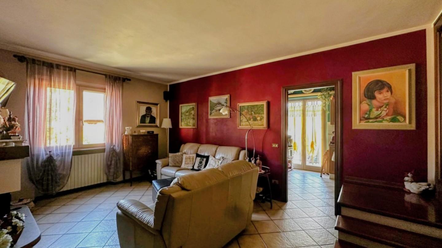 Casa indipendente con giardino a Castelnuovo di Garfagnana