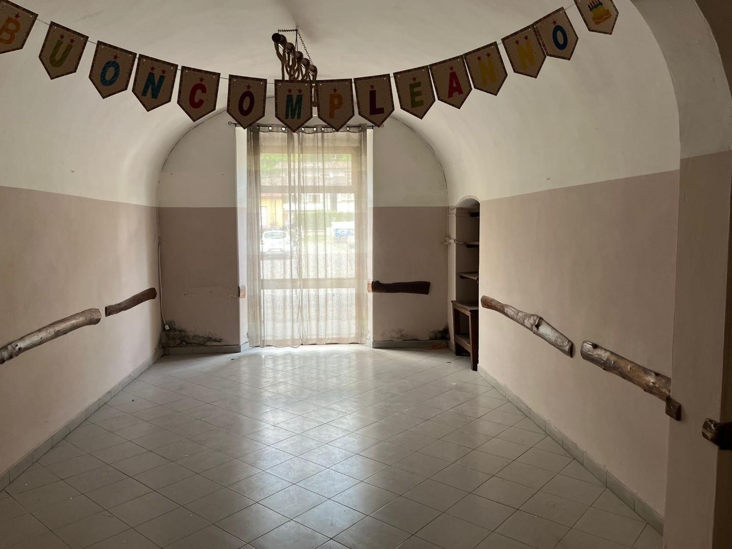 Locale commerciale in affitto, Barga ponte all'ania