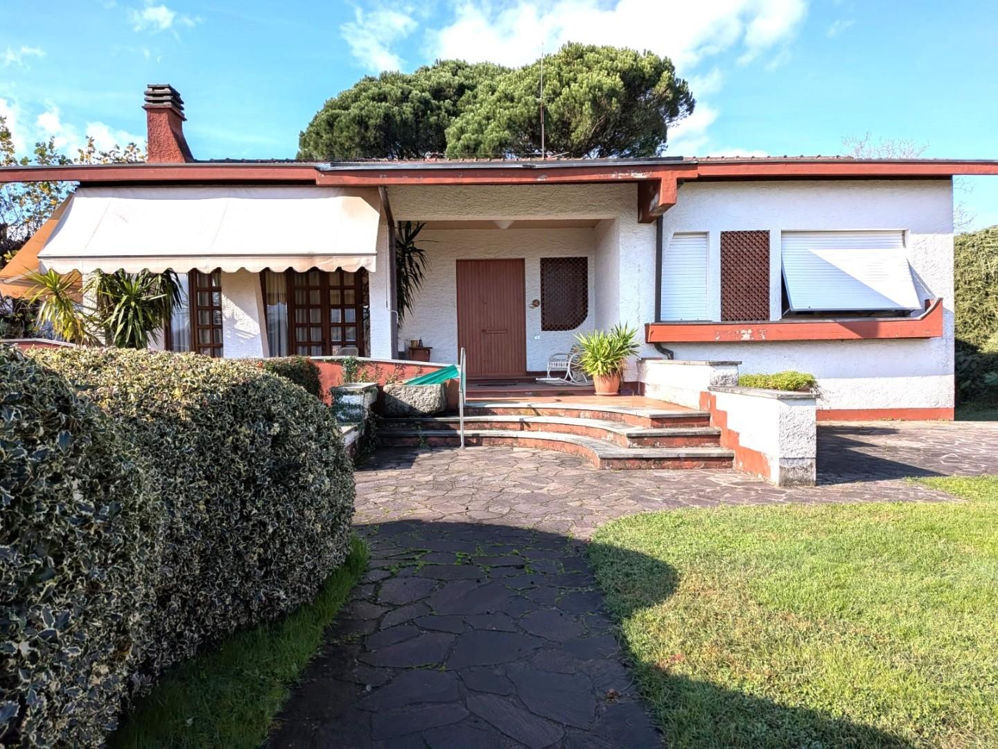 Villa con giardino, Barga filecchio