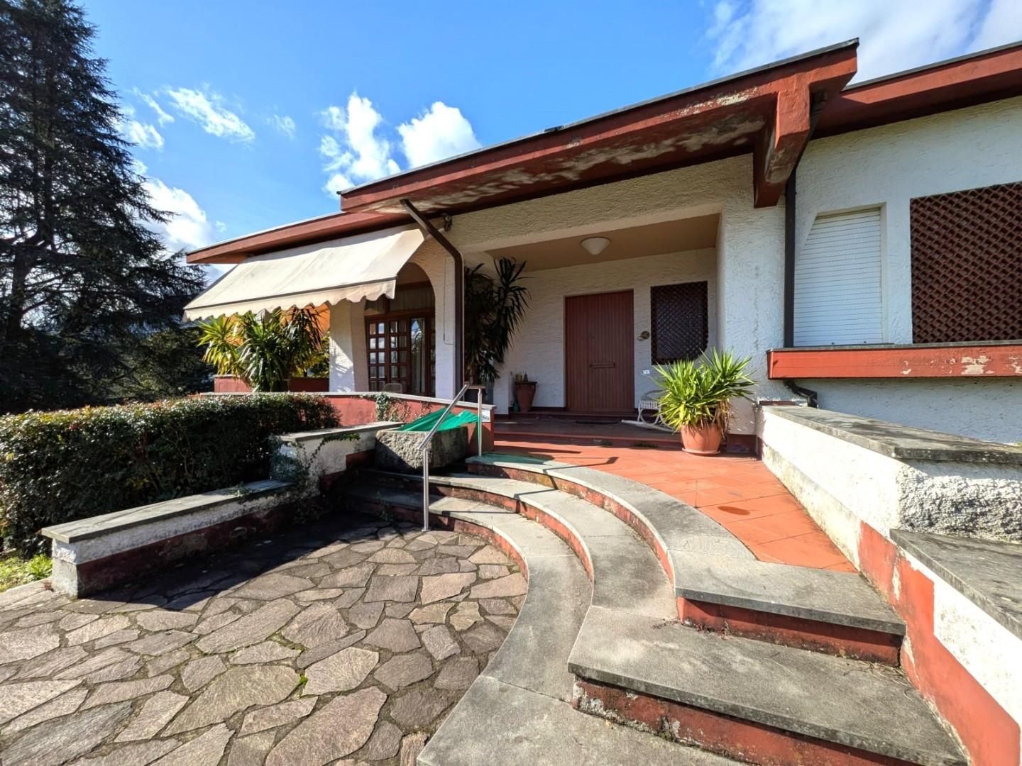 Villa con giardino, Barga filecchio