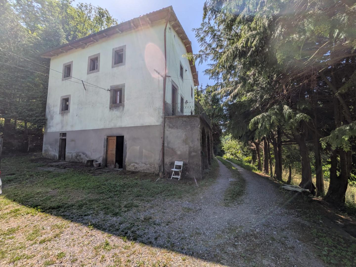 Rustico con giardino a Fosciandora