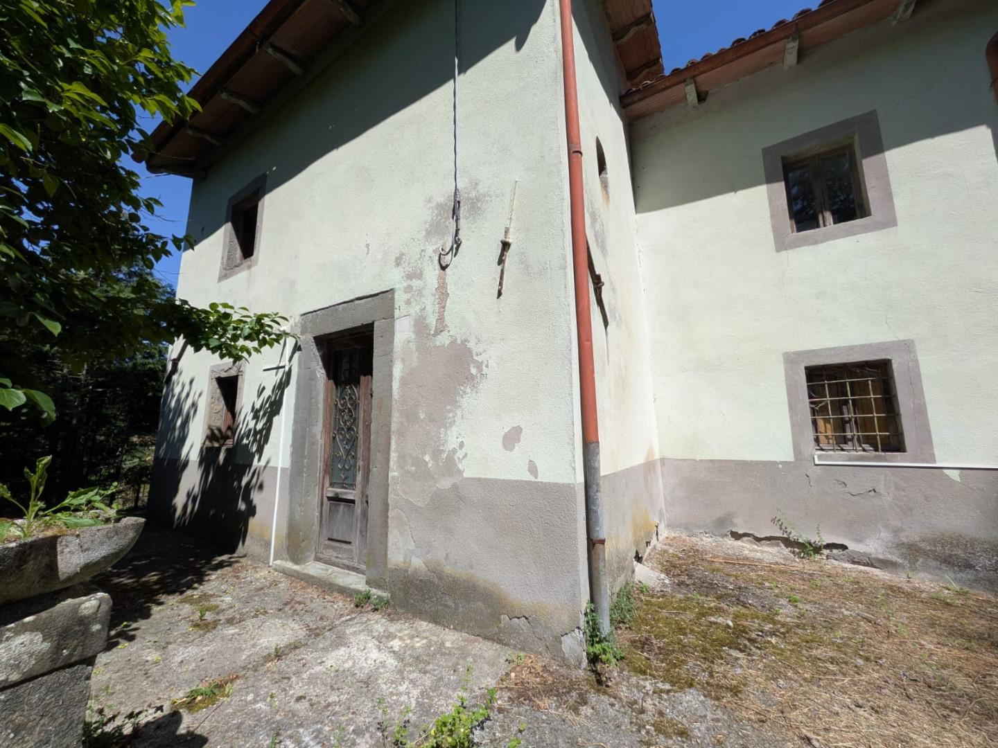 Rustico con giardino a Fosciandora