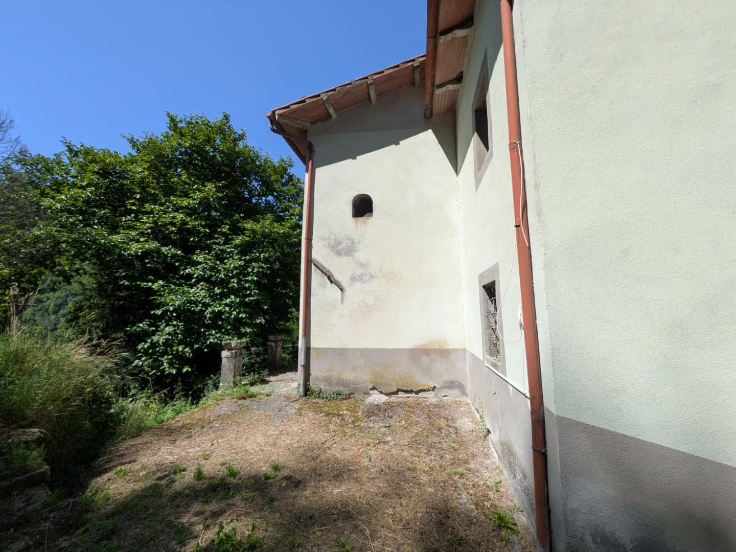 Rustico con giardino a Fosciandora