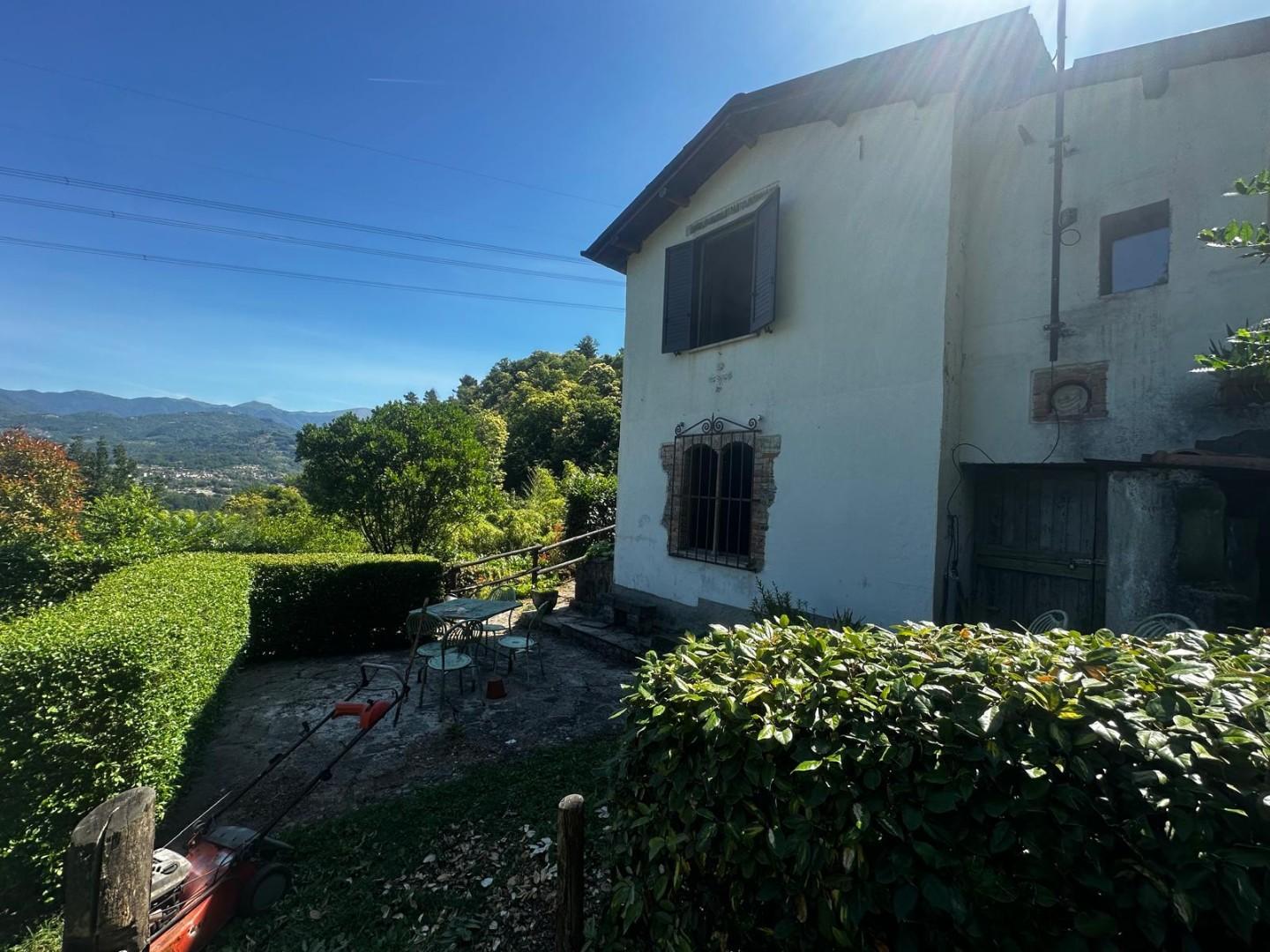 Rustico con giardino, Gallicano cardoso