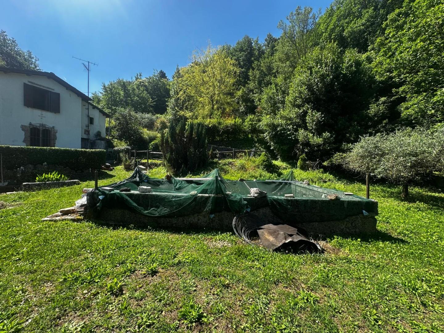 Rustico con giardino, Gallicano cardoso