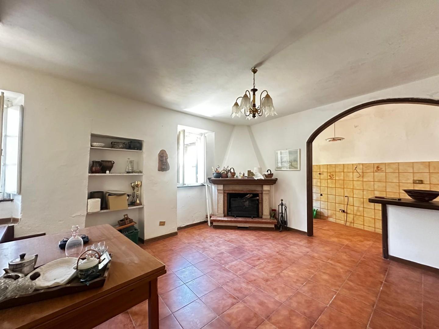 Casa indipendente con terrazzo, Gallicano trassilico
