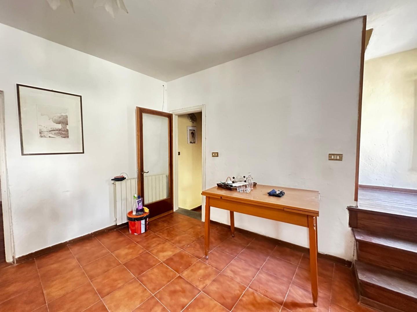 Casa indipendente con terrazzo, Gallicano trassilico
