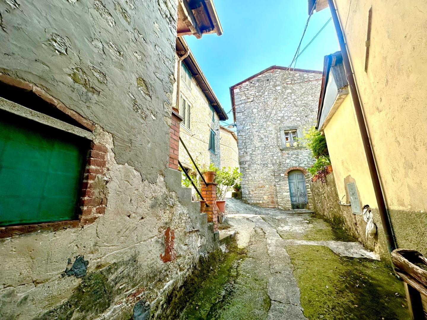 Casa indipendente con giardino, Pescaglia vetriano