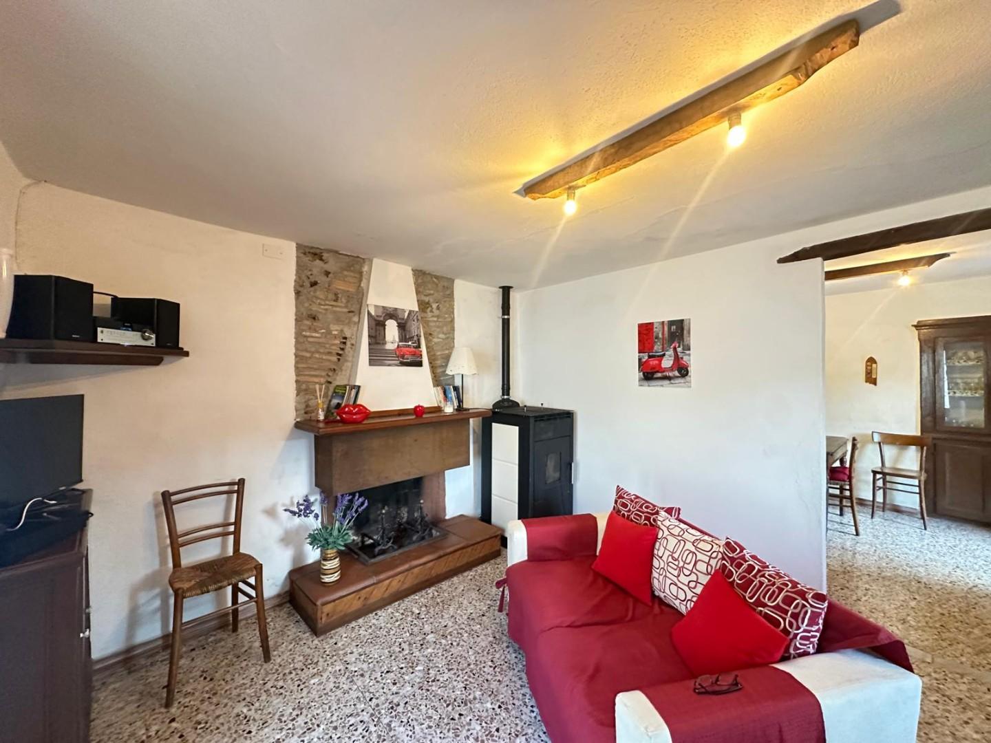 Casa indipendente con giardino, Molazzana sassi