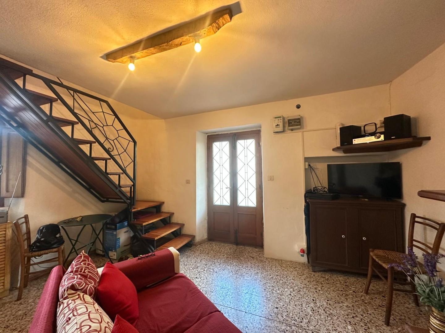 Casa indipendente con giardino, Molazzana sassi