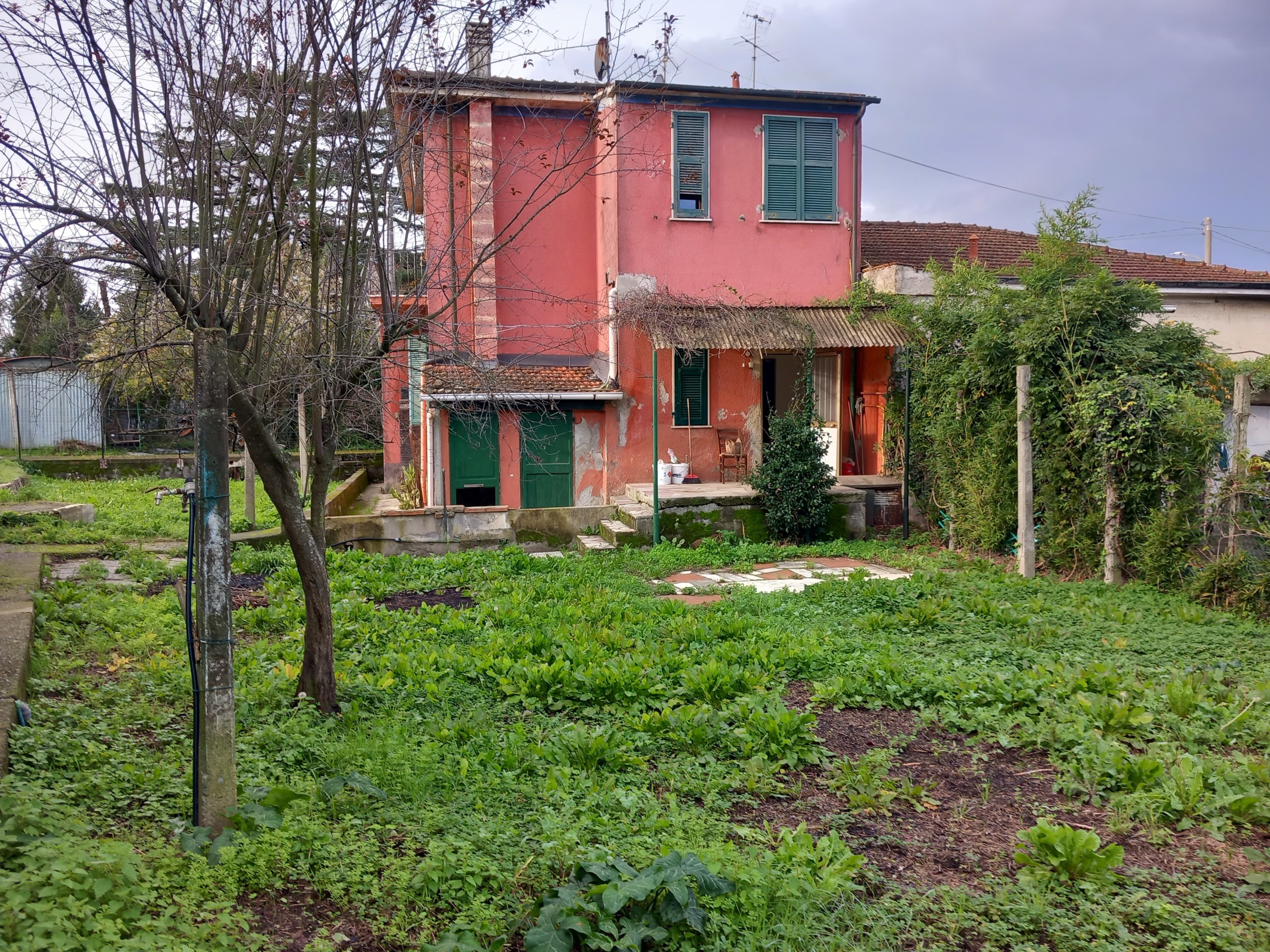 Casa indipendente con giardino a Sarzana