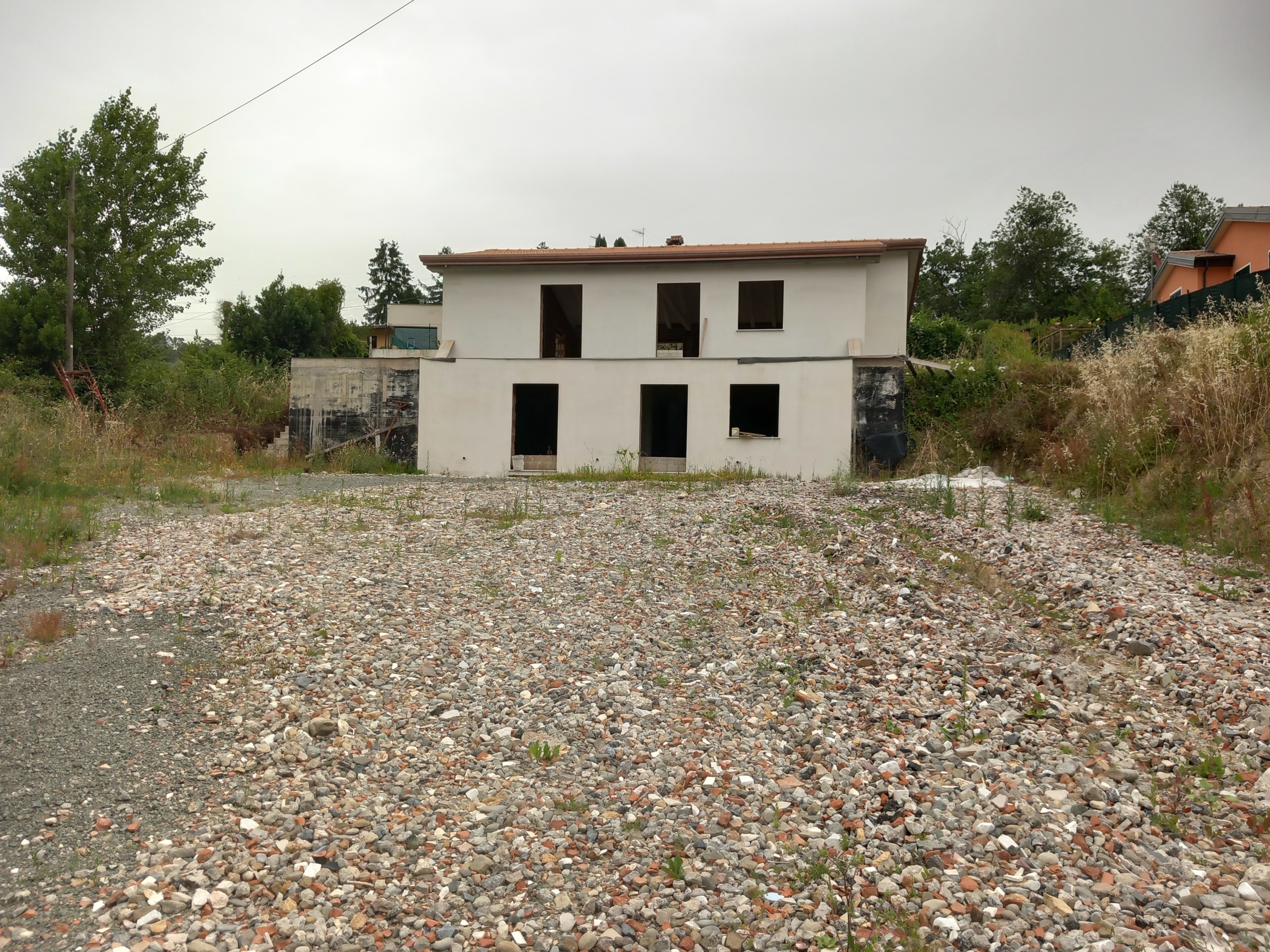 Casa indipendente con giardino a Sarzana
