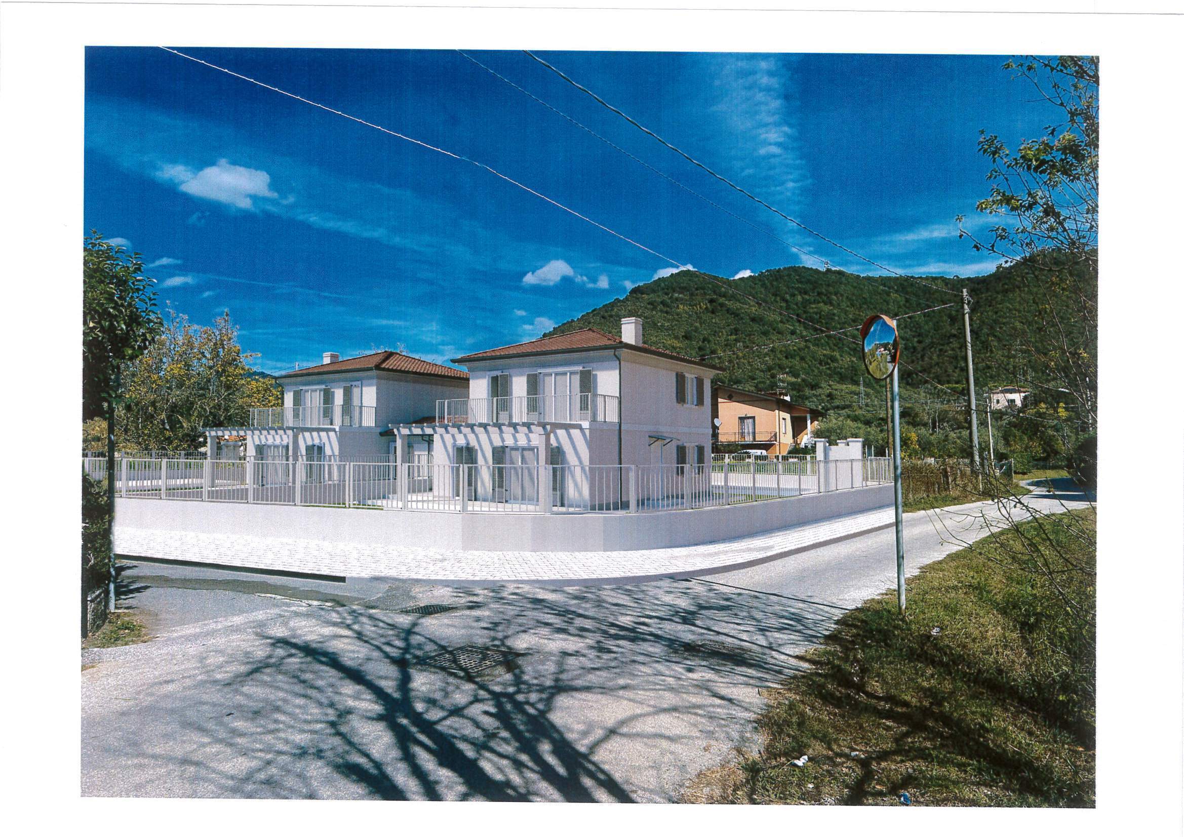 Casa indipendente con giardino a Ortonovo
