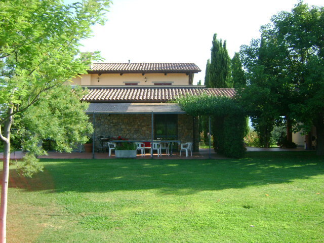 Casa indipendente con giardino a Ameglia