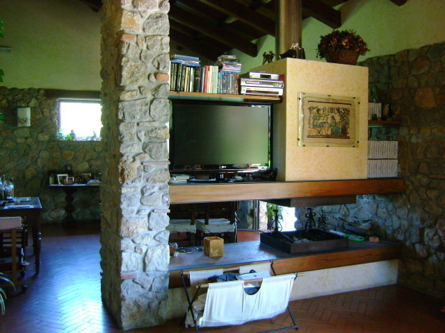 Casa indipendente con giardino a Ameglia