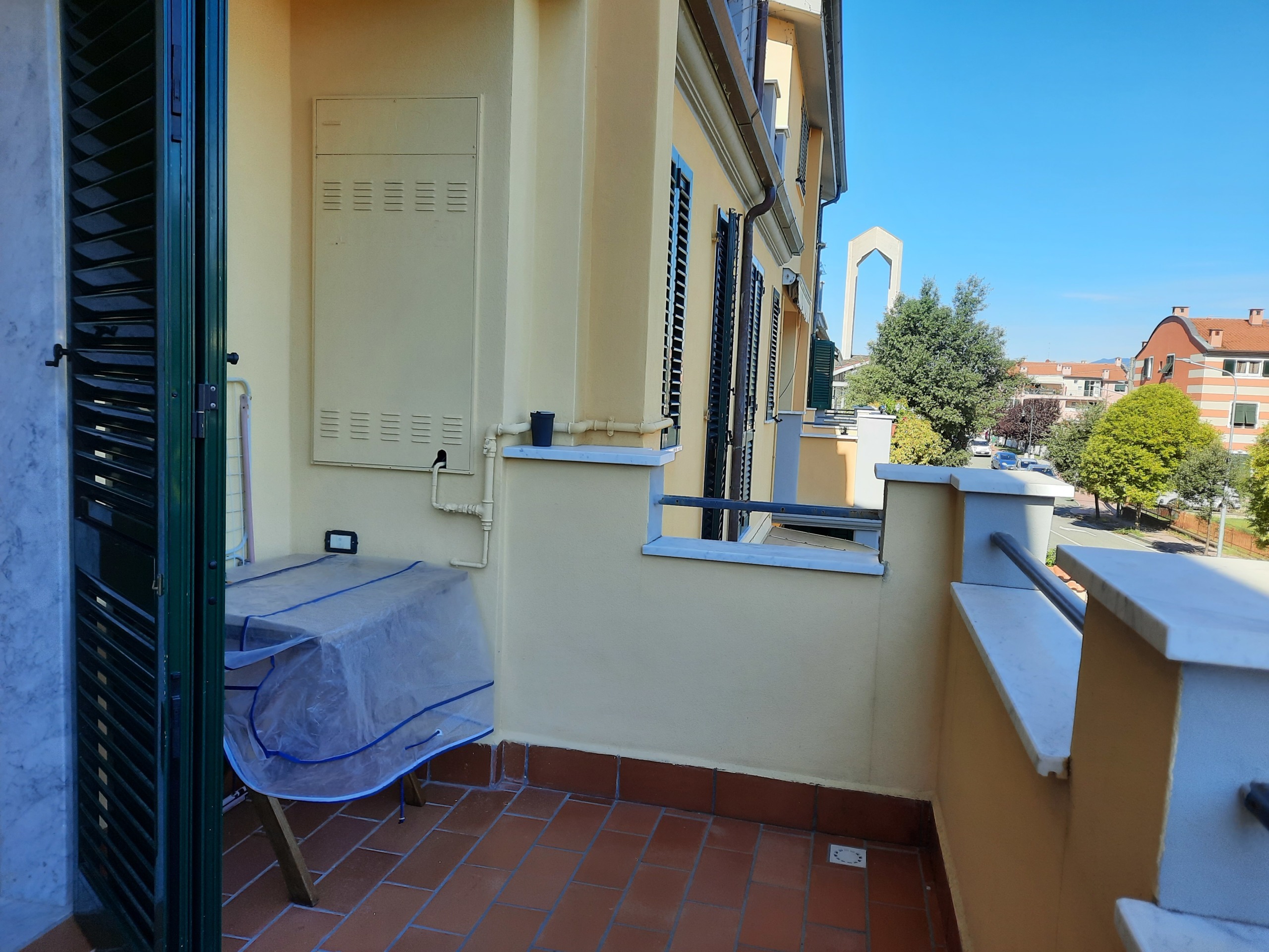 Trilocale con terrazzo a Sarzana