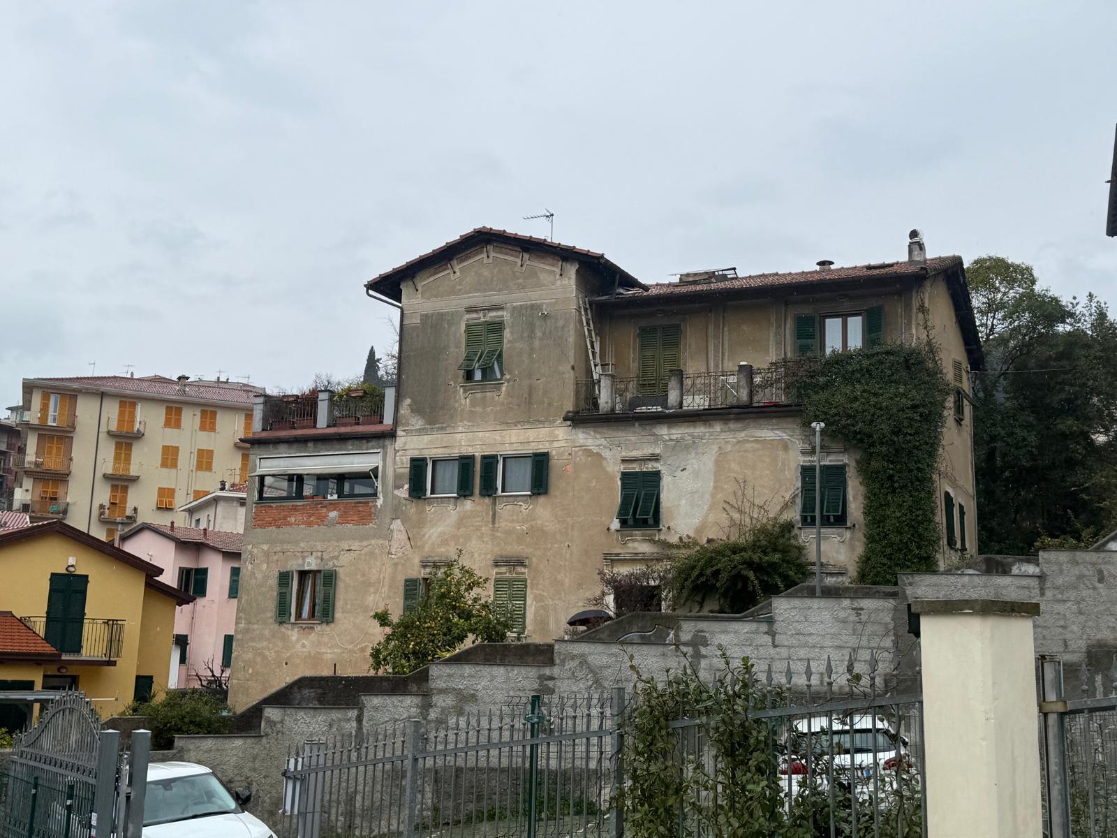 Casa indipendente da ristrutturare a La Spezia