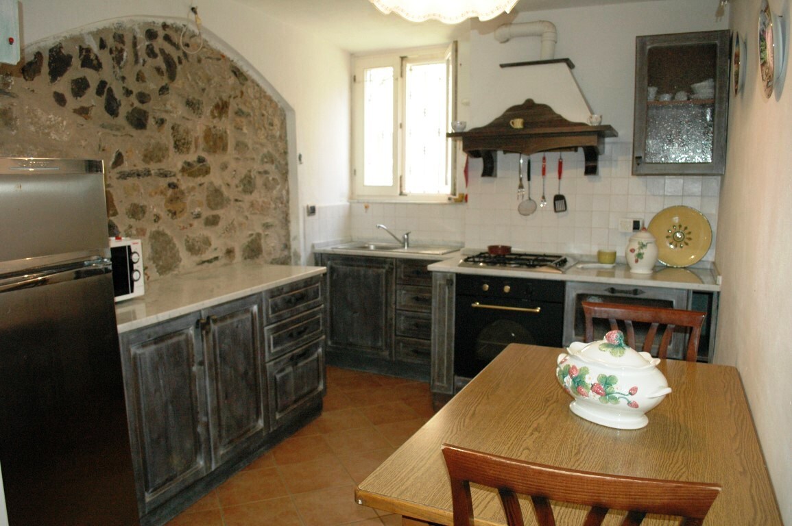 Casa indipendente in affitto in via sottoportici 14, Castelnuovo Magra