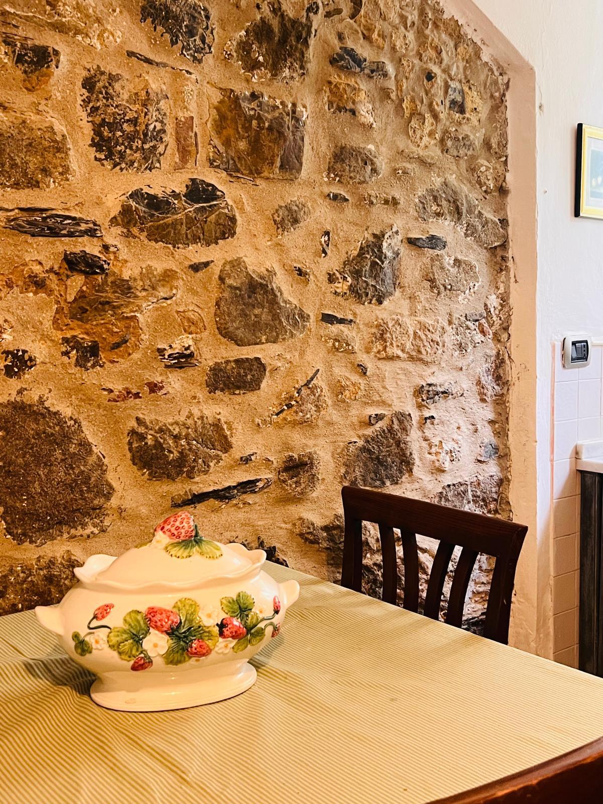 Casa indipendente in affitto in via sottoportici 14, Castelnuovo Magra