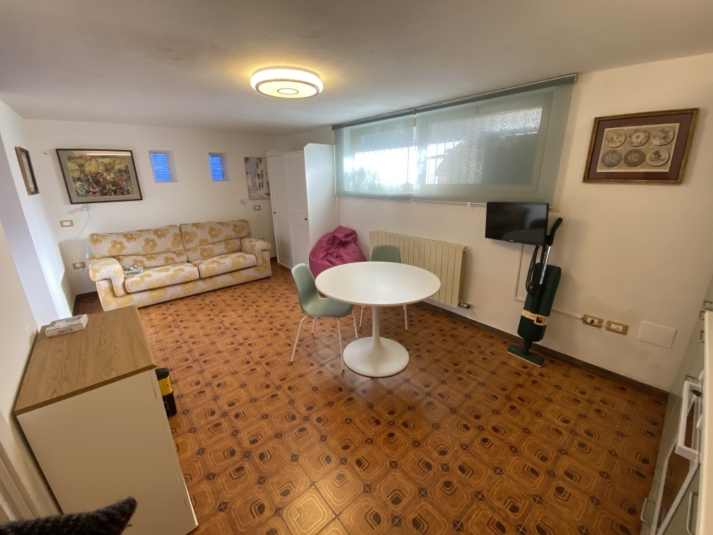 Casa indipendente con giardino in viale giovanni da verrazzano 17, Carrara