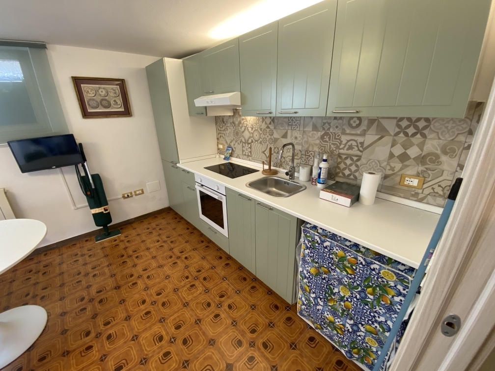 Casa indipendente con giardino in viale giovanni da verrazzano 17, Carrara