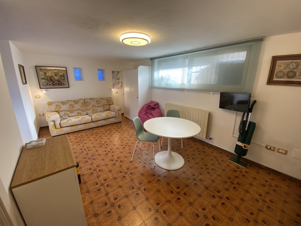 Casa indipendente con giardino in viale giovanni da verrazzano 17, Carrara