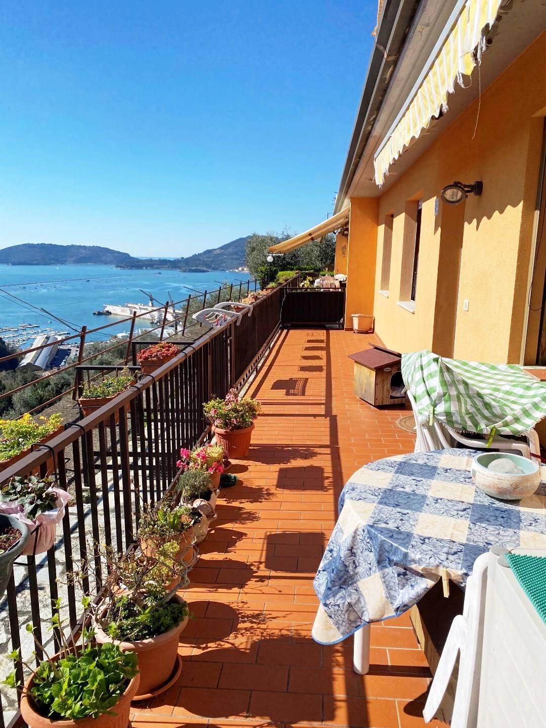 Villetta a schiera vista mare in via monti amoli 4c, La Spezia