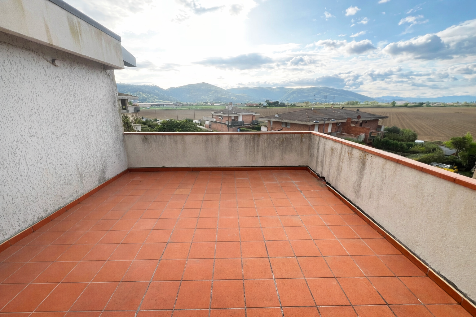 Attico con terrazzo in via palmiro togliatti 13, Ortonovo